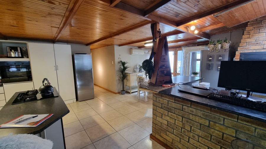 8 Bedroom Property for Sale in Die Bos Western Cape